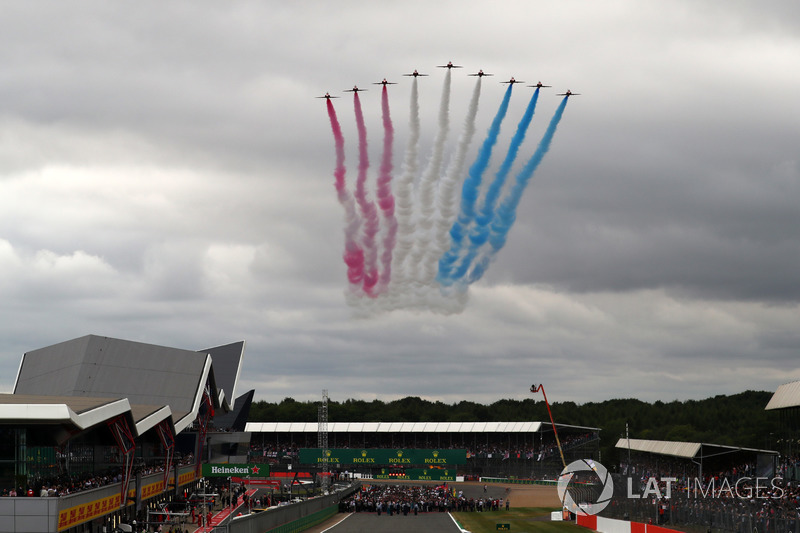 Red Arrows flypast over the grid