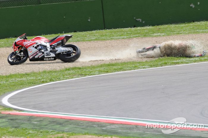 Caída de Eugene Laverty, Milwaukee Aprilia World Superbike Team