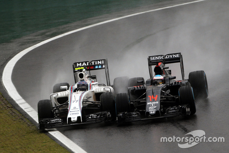 Valtteri Bottas, Williams FW38; Fernando Alonso, McLaren MP4-31