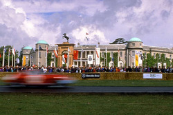 Скульптура Ferrari с Фестиваля скорости в Гудвуде