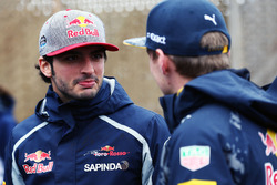 (Зліва направо): Карлос Сайнс-молодший, Scuderia Toro Rosso та Макс Ферстаппен, Red Bull Racing