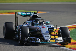Nico Rosberg, Mercedes AMG F1 W07 Hybrid mit dem Halo Cockpitschutz