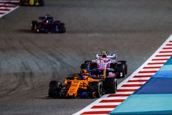 Fernando Alonso, McLaren MCL33 Renault, Esteban Ocon, Force India VJM11 Mercedes, and Brendon Hartle