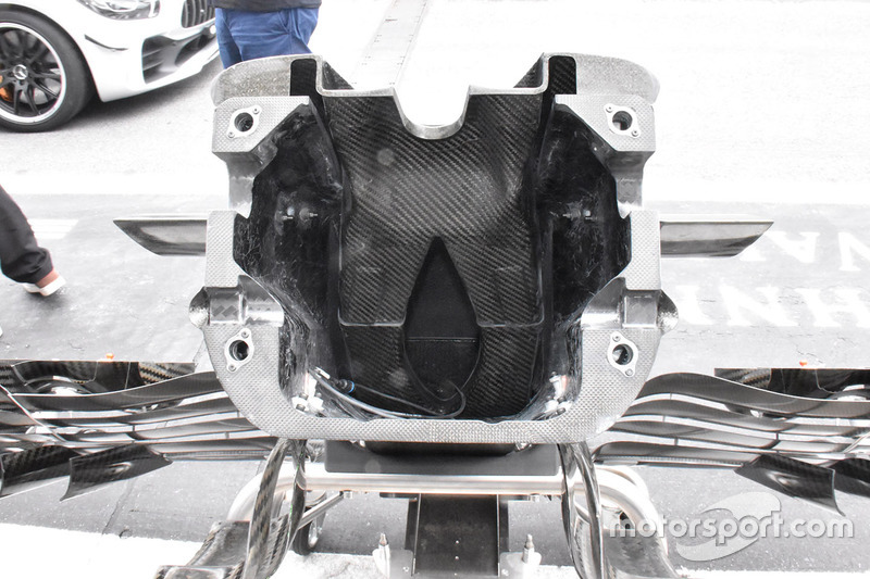 Sauber C37 nose detail