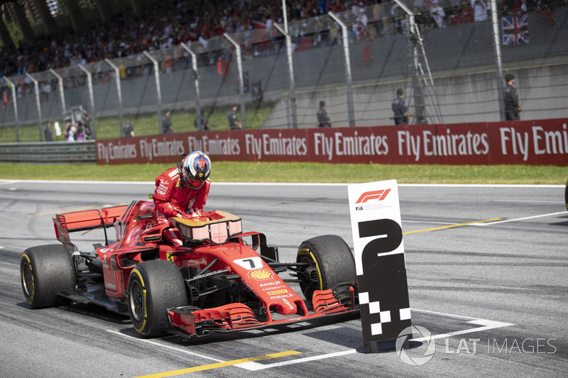 Kimi Raikkonen, Ferrari SF71H dans le parc fermé