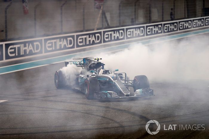 Ganador, Valtteri Bottas, Mercedes AMG F1 W08, celebra