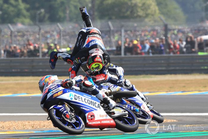 Choque de Marco Bezzecchi, Prustel GP, Jorge Martin, Del Conca Gresini Racing, Fabio Di Giannantonio, Del Conca Gresini Racing Moto3