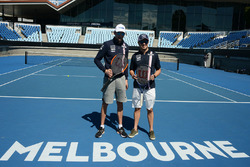 Esteban Ocon, Force India F1 et Sergio Perez, Force India au court de tennis de Melbourne Park