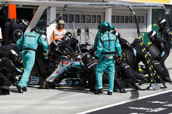 Lewis Hamilton, Mercedes AMG F1 W09, pitstop