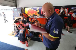 Un technicien de Michelin
