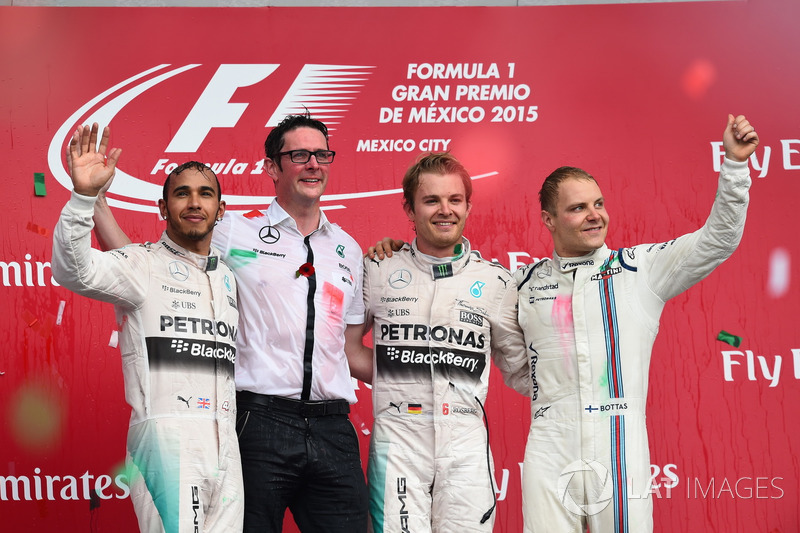 Podium: tweede plaats Lewis Hamilton, Mercedes AMG F1, winnaar Nico Rosberg, Mercedes AMG F1, derde 