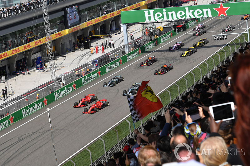 Sebastian Vettel, Ferrari SF71H, Kimi Raikkonen, Ferrari SF71H