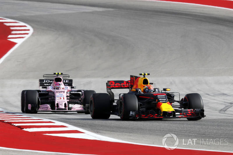 Max Verstappen, Red Bull Racing RB13 rt Esteban Ocon, Sahara Force India VJM10