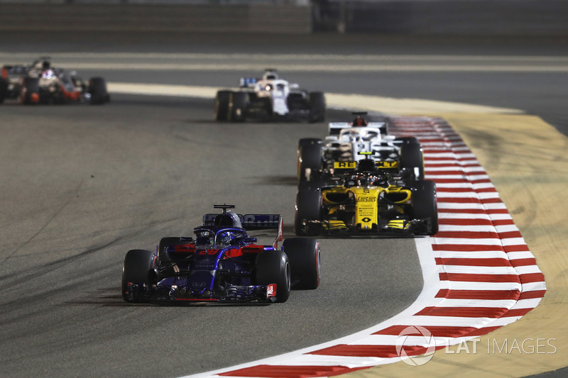 Brendon Hartley, Toro Rosso STR13 Honda, Carlos Sainz Jr., Renault Sport F1 Team R.S. 18, Marcus Ericsson, Sauber C37 Ferrari, y Lance Stroll, Williams FW41 Mercedes