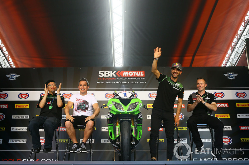 Kenan Sofuoglu, Kawasaki Puccetti Racing waves to the crowd