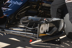McLaren MP4-31, voorvleugel