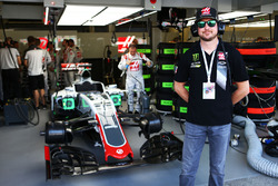 Kurt Busch, pilote NASCAR, avec Haas F1 Team