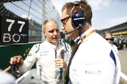 Валттери Боттас, Williams Martini Racing и Джонатан Эддоллс, гоночный инженер