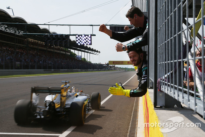 Ganador, Lewis Hamilton, Mercedes AMG F1 W07 Hybrid