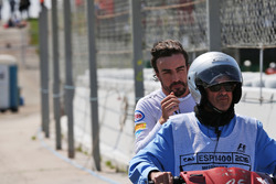 Fernando Alonso, McLaren, ritirato dalla gara