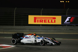 Felipe Massa, Williams FW38 y Rio Haryanto, Manor Racing MRT05