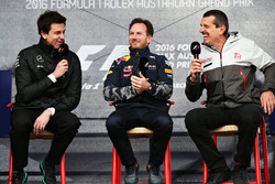 Toto Wolff, Director Ejecutivo de Mercedes GP, Christian Horner, jefe de equipo de carreras de Toro