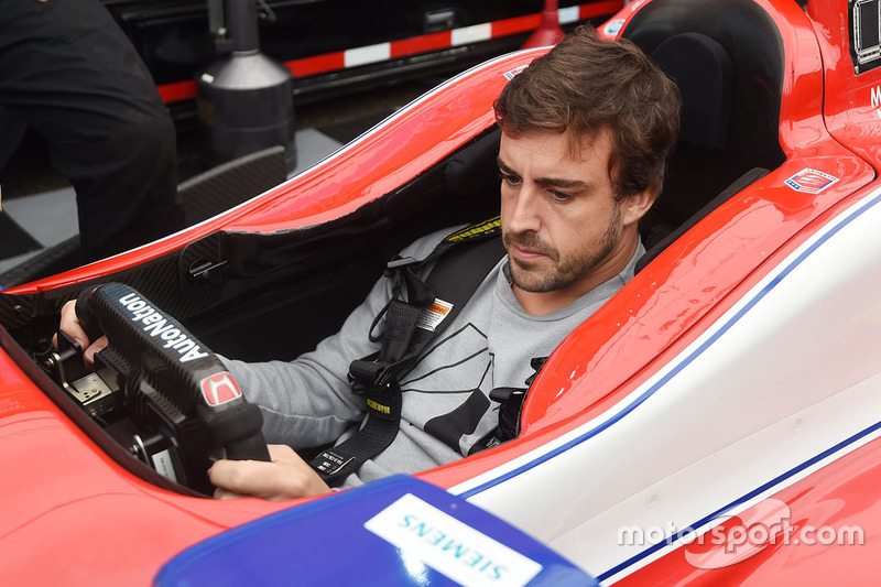 Fernando Alonso sits in the car of Marco Andretti