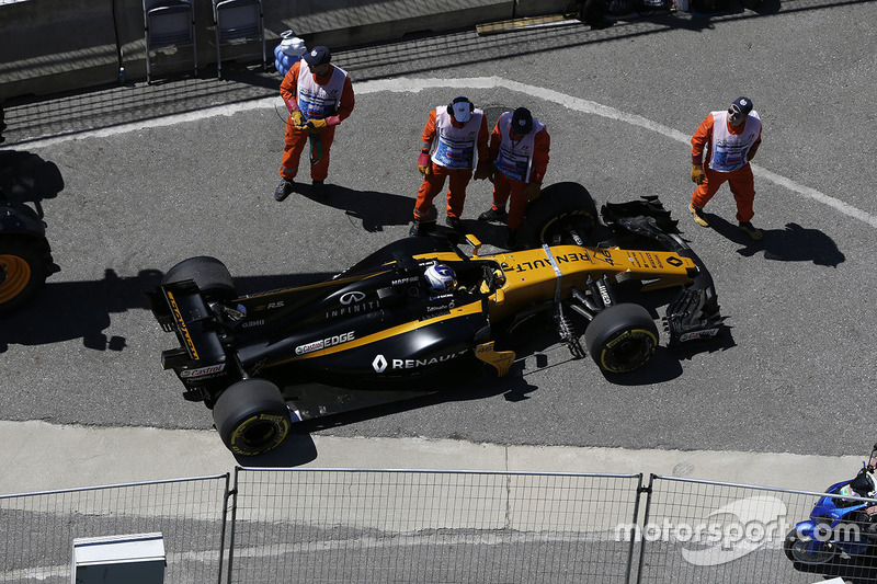 Sergey Sirotkin, Renault Sport F1 Team RS17 parado en la pista