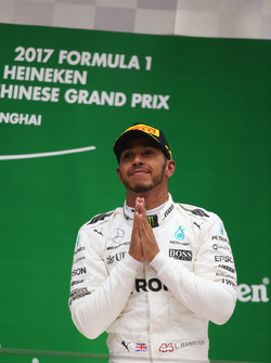 Lewis Hamilton, Mercedes AMG, sur le podium