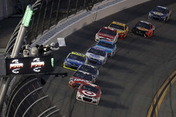Kyle Larson, Chip Ganassi Racing Chevrolet, leads the pack