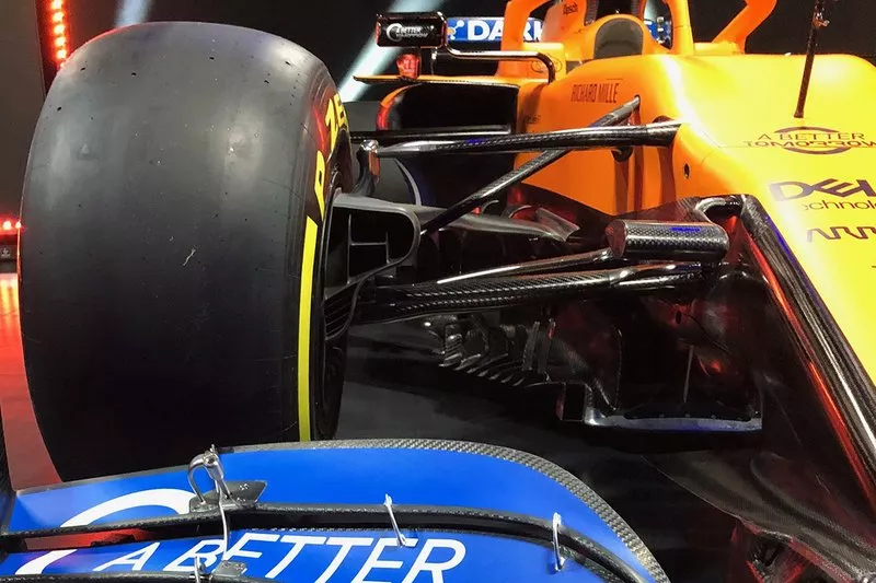 McLaren MCL35 ön süspansiyon detay
