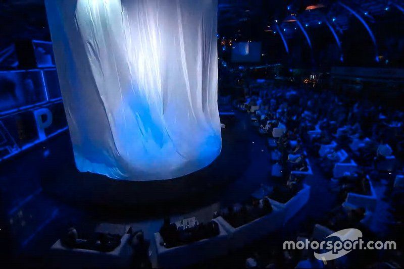 Monoplaza AlphaTauri cubierto