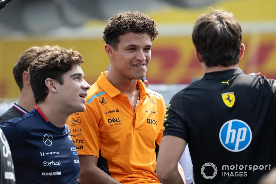 Franco Colapinto, Williams Racing, Lando Norris, McLaren F1 Team, Charles Leclerc, Scuderia Ferrari, durante el desfile de pilotos. 