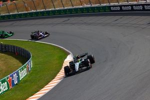 Lewis Hamilton, Mercedes F1 W15, Daniel Ricciardo, RB F1 Team VCARB 01, Valtteri Bottas, Stake F1 Team KICK Sauber C44