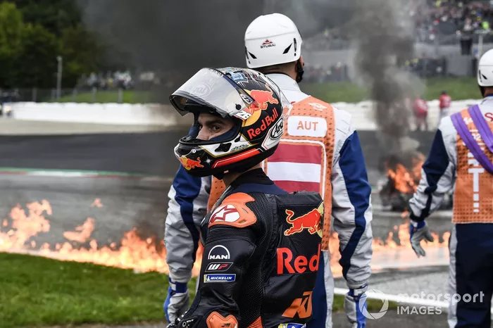 Dani Pedrosa, Red Bull KTM Factory Racing, después de su caída