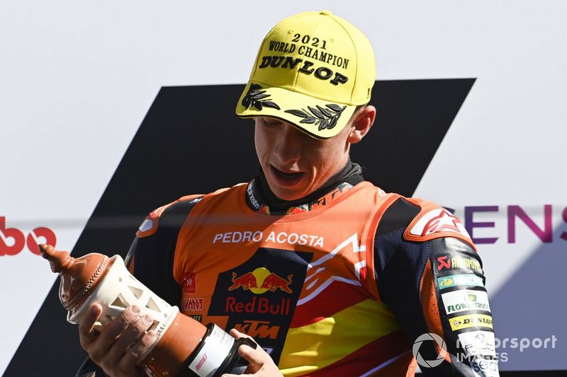 El ganador de la carrera y campeón del mundo Pedro Acosta, Red Bull KTM Ajo