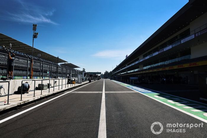 Vista general de la calle de boxes