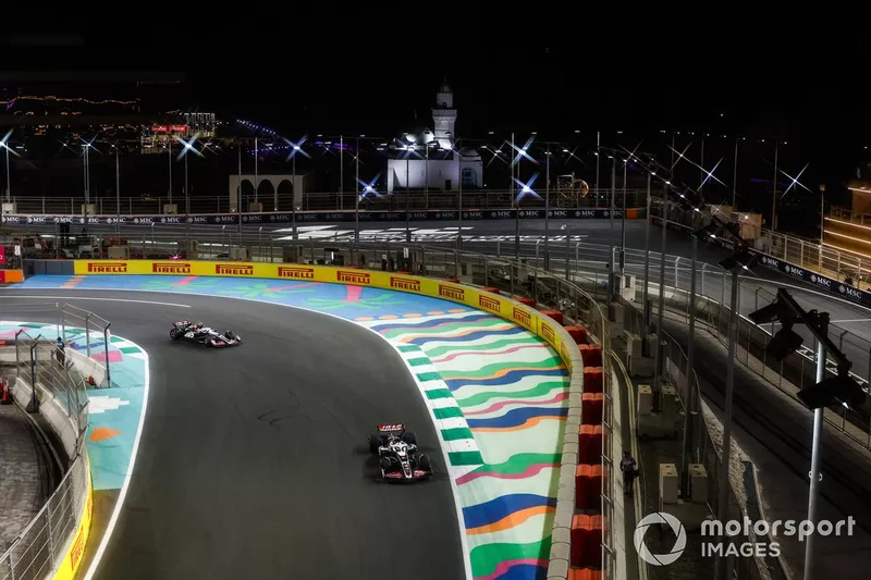 Kevin Magnussen, Haas VF-24, Nico Hulkenberg, Haas VF-24