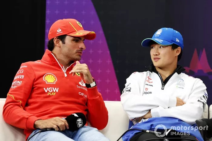 Conférence de presse, Carlos Sainz, Scuderia Ferrari, Yuki Tsunoda, Visa Cash App RB F1 Team 