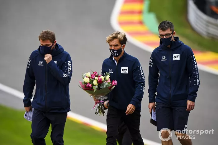 Pierre Gasly, AlphaTauri canina por el circuito