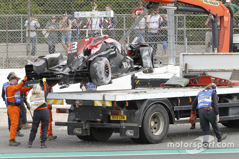 El #1 Rebellion Racing Rebellion R-13: Andre Lotterer, Neel Jani, Bruno Senna tras el accidente