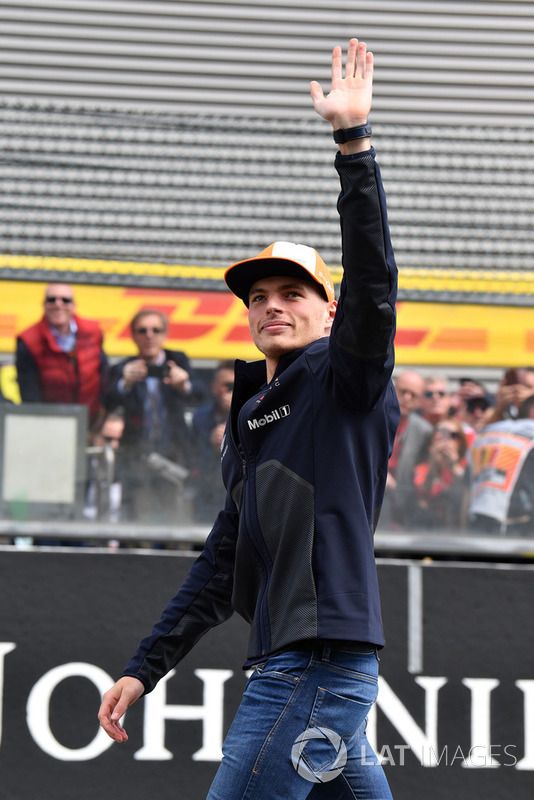 Max Verstappen, Red Bull Racing en el desfile