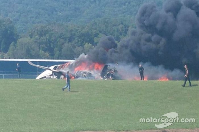 O que restou do avião em que levava Dale Earnhardt Jr.