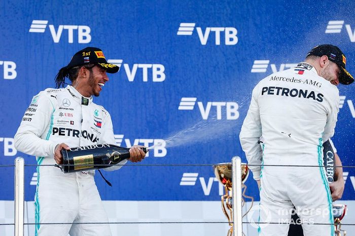 Podio: ganador Lewis Hamilton, Mercedes AMG F, segundo lugar Valtteri Bottas, Mercedes AMG F1