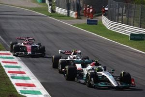 Льюис Хэмилтон, Mercedes W13, Мик Шумахер, Haas VF-22, Валттери Боттас, Alfa Romeo C42