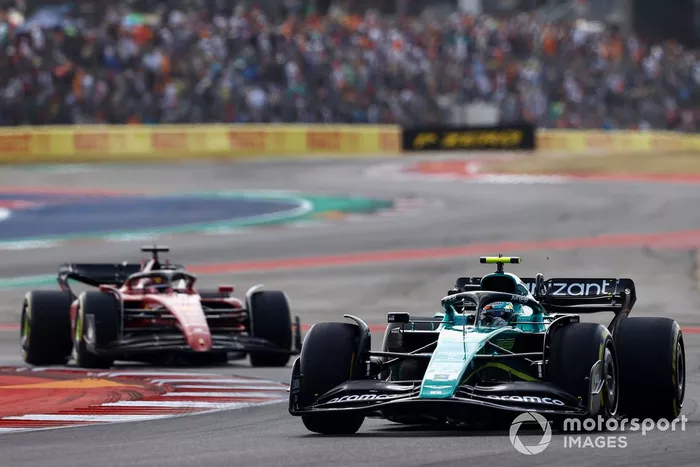 Sebastian Vettel, Aston Martin AMR22, Charles Leclerc, Ferrari F1-75