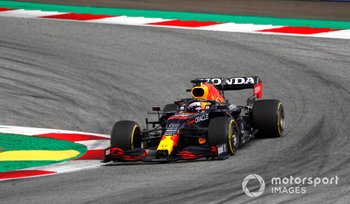 Verstappen magasan az élen Norris előtt az esti időmérő előtt