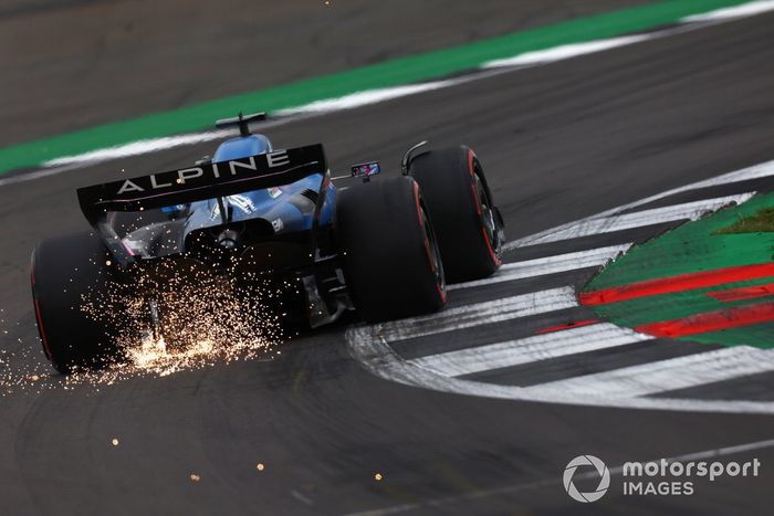 Fernando Alonso, Alpine A522, echa chispas