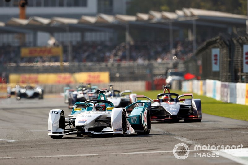 Oliver Turvey, NIO Formula E Team, NIO Sport 004 y Robin Frijns, Envision Virgin Racing, Audi e-tron FE05