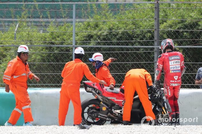 Danilo Petrucci, Ducati Team, después de la caída